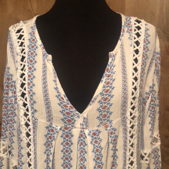 Pretty Lacey Long Sleeved Blouse - Picture 2 of 9